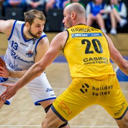 ZWOLLE, NETHERLANDS - APRIL 20:  Dragos Diculescu of Landstede Hammers Zwolle Dusan Djordjevic of Filou Oostendeduring the Elite gold BNXT league match between Landstede Hammers Zwolle and Filou Oostende at Landstede Sportcentrum on April 20, 2022 in Zwolle, Netherlands (Photo by Kristian Giesen/Orange Pictures)