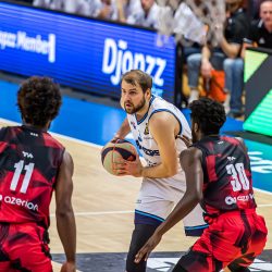 ZWOLLE, NETHERLANDS - OCTOBER 20: Dragos Diculescu of Landstede Hammers Zwolle during the BNXT League match between Landstede Hammers Zwolle and Apollo Amsterdam at Landstede Sportcentrum on October 20, 2022 in Zwolle, Netherlands (Photo by Kristian Giesen/Orange Pictures)
